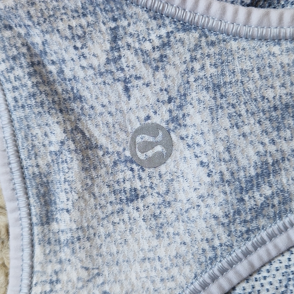 Lululemon sports bra - Picture 3 of 4